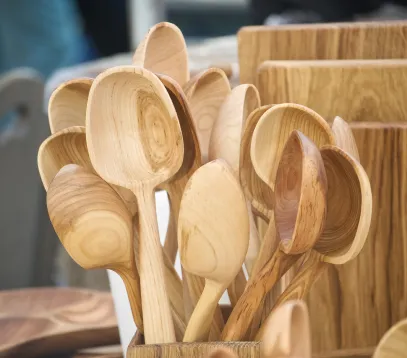 couvert en bois à Saint-Amand-Montrond près de Bourges dans le Cher 18